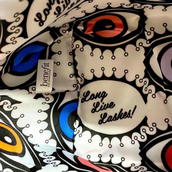 🥳SALE🥳 Benefit Cosmetics Bag - Picture 3 of 5